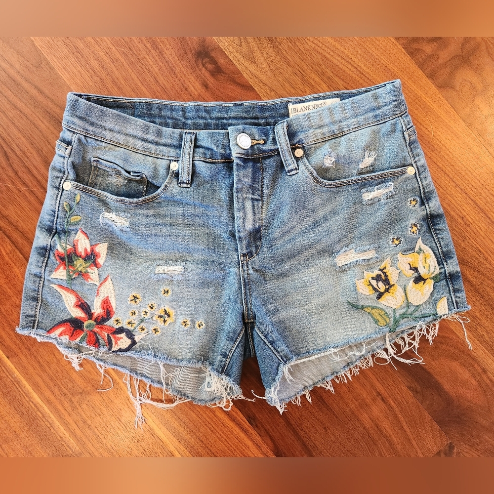BlankNYC Hiker Women's Blue Distressed Denim Shorts With Flower Embroidery